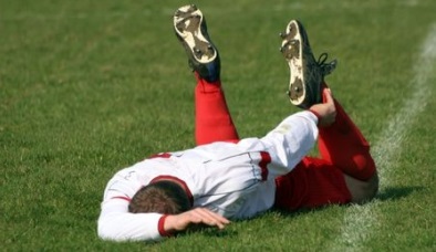 soccer-playing-laying-on-ground-with-sports-injury