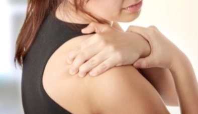 woman-with-pain-from-frozen-shoulder